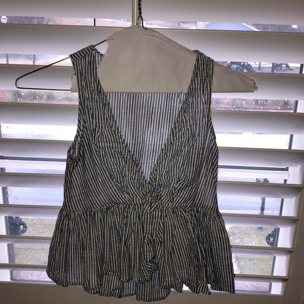 Striped low cut cropped top